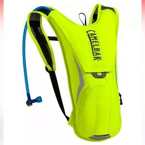 CAMELBAK BACKPACK WITH WATER BLADDER CLASSIC 70 OZ / 2L LEMON GREEN